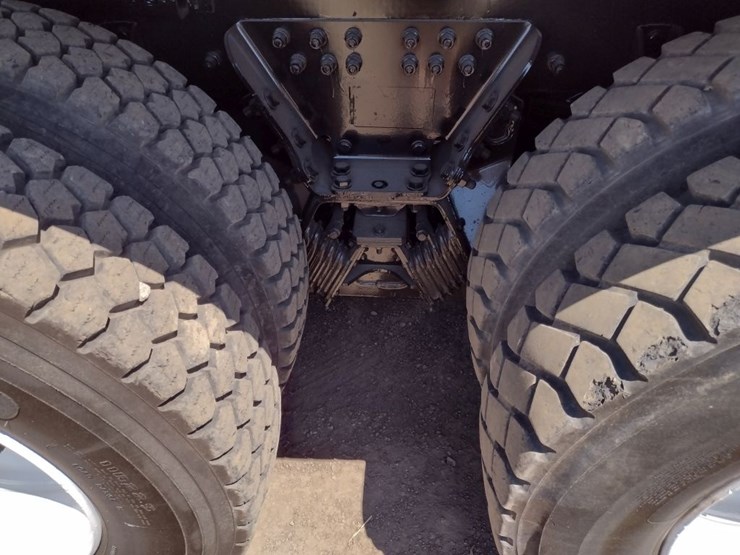 peterbilt-340-image-19