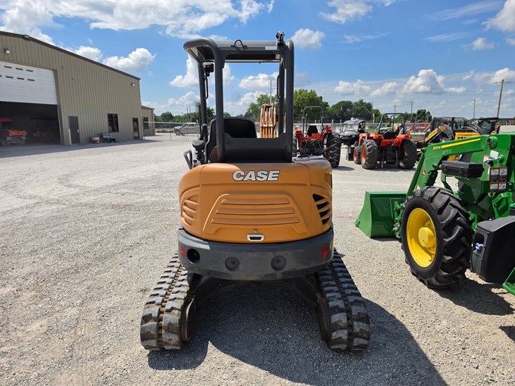 2019-case-cx37c-image-15