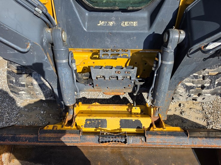 2018-deere-331g-image-5