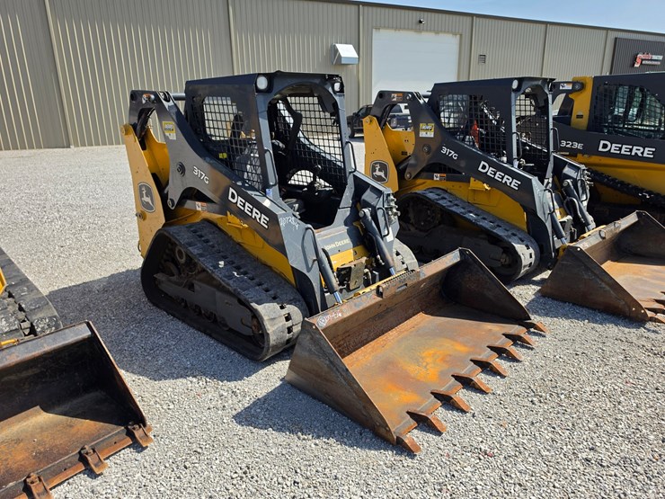 2023-deere-317g-image-25
