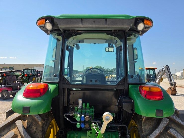 2020-john-deere-6105e-image-14