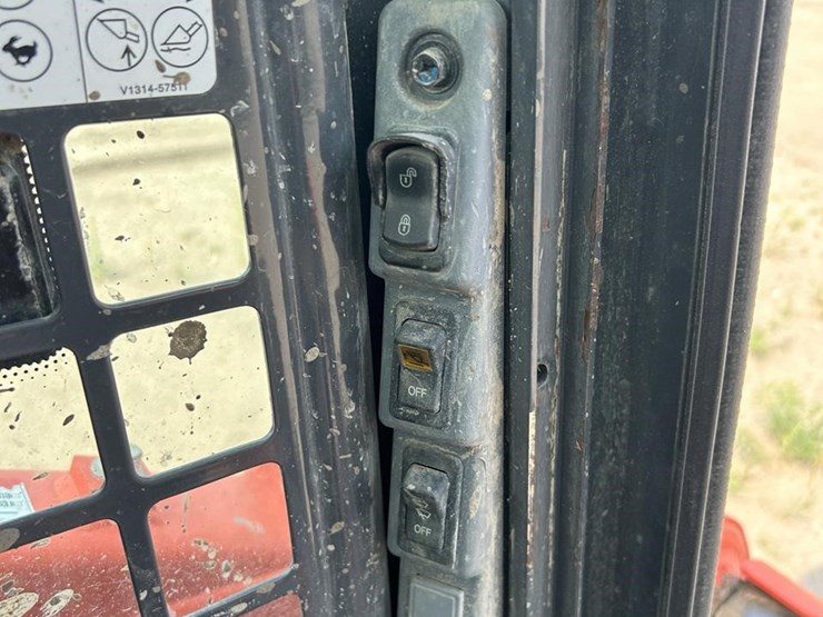 kubota-ssv75-image-18