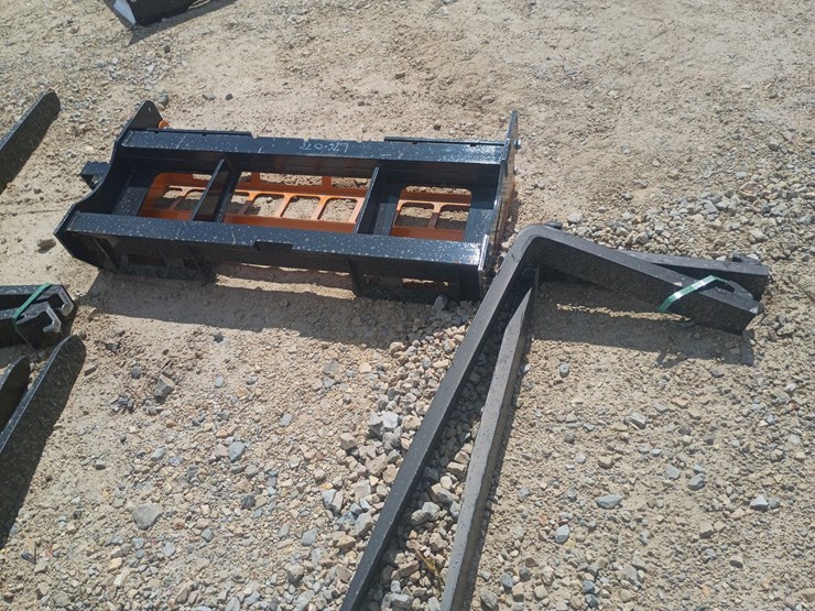 #l76-073-•-landhonor-pallet-forks-skid-steer-attachment-image-3