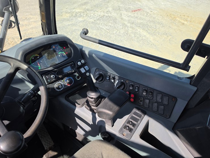 2016-new-holland-w80c-image-13