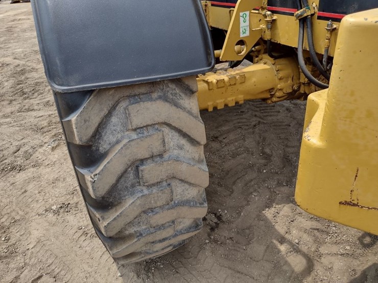 caterpillar-th83-image-14