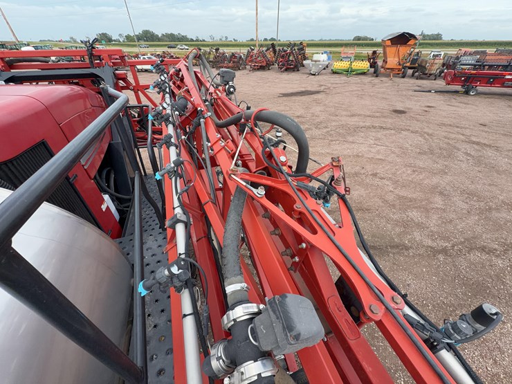 2009-case-ih-4420-self-propelled-sprayer-image-45