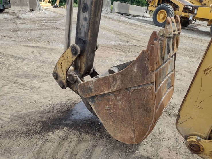 caterpillar-416d-image-31
