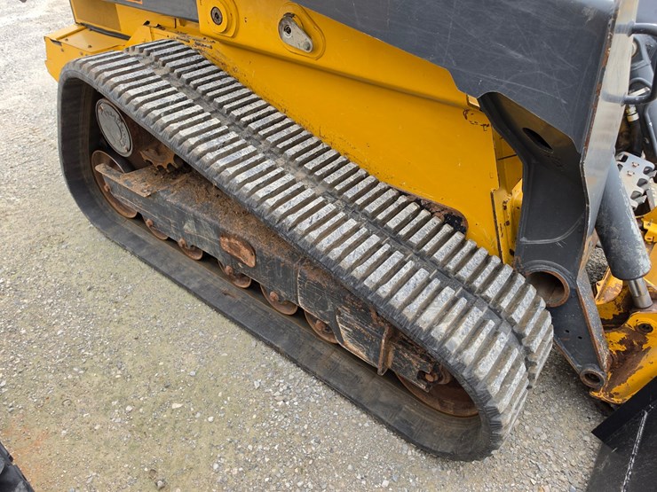 2018-deere-333g-image-24
