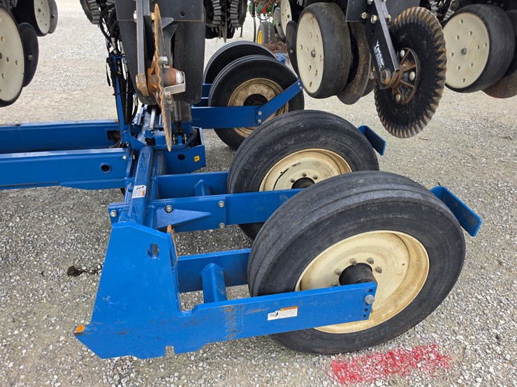 2013-kinze-3600-image-7