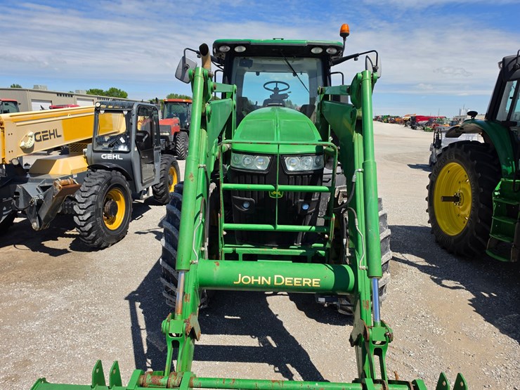 2014-john-deere-7210r-image-4