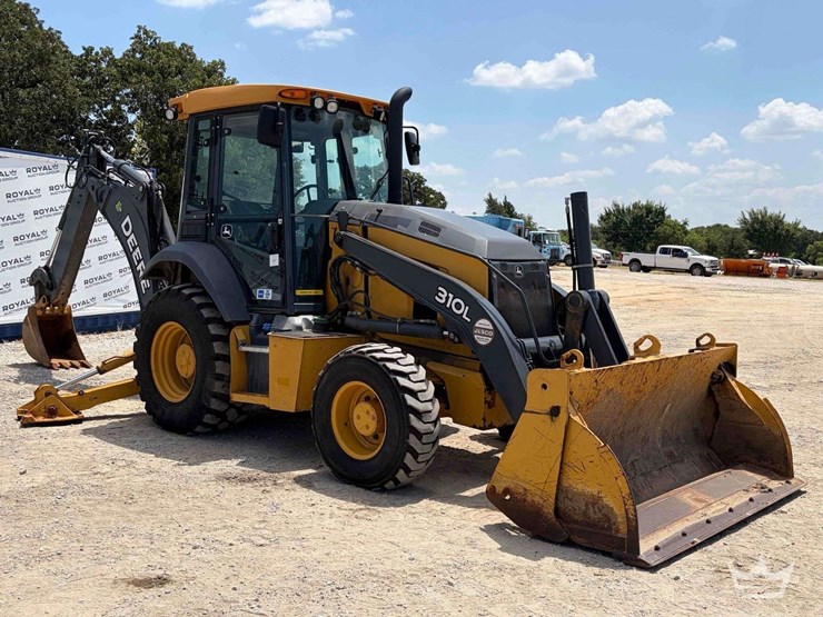 2020-deere-310l-image-3