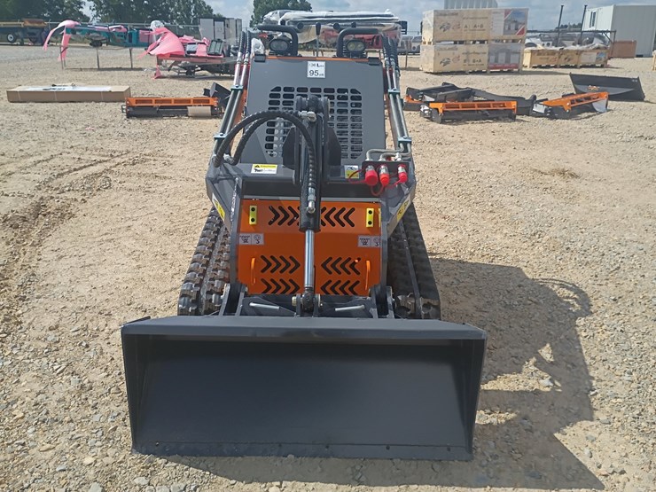 #l76-046-•-2026-landhonor-me380-mini-skid-steer-image-7