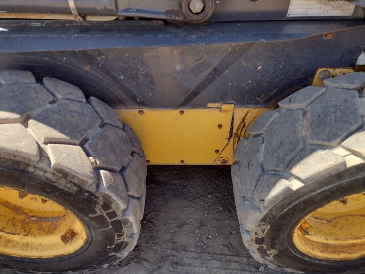 new-holland-l175-image-22