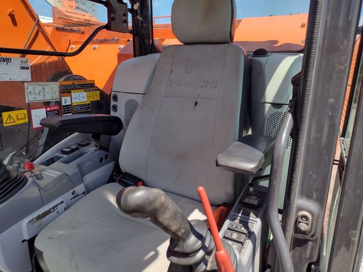 hitachi-zx245us-lc-6n-image-11