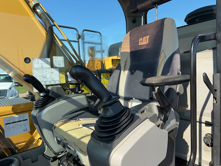 2015-caterpillar-326fl-image-12