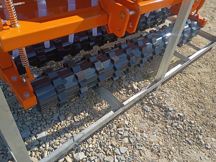 #l76-007-•-landhonor-seeder-skid-steer-attachment-(3-point)-image-9