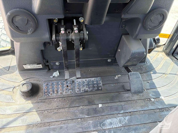 2020-deere-310l-image-12
