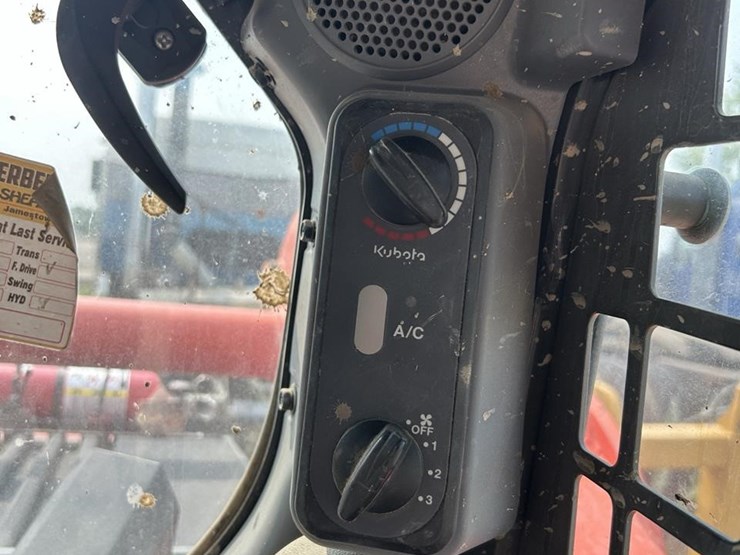 kubota-ssv75-image-22