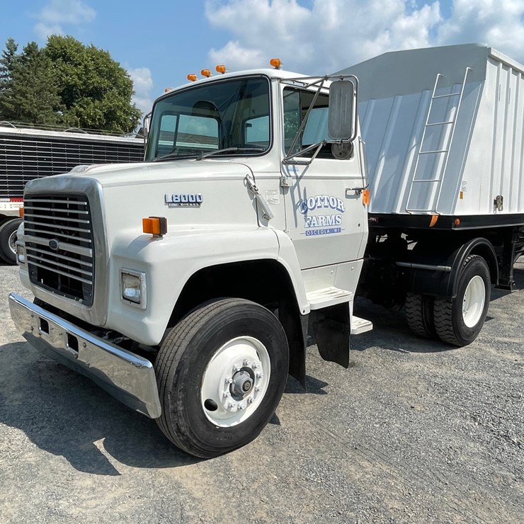 1990 FORD L8000