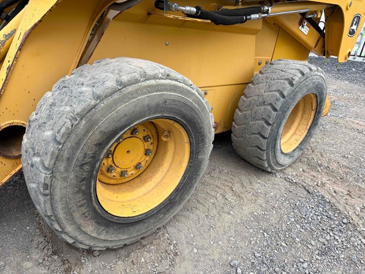 john-deere-325-image-7