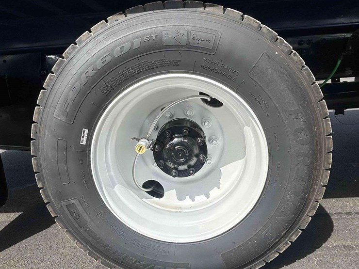 2018-freightliner-m2-106-image-80