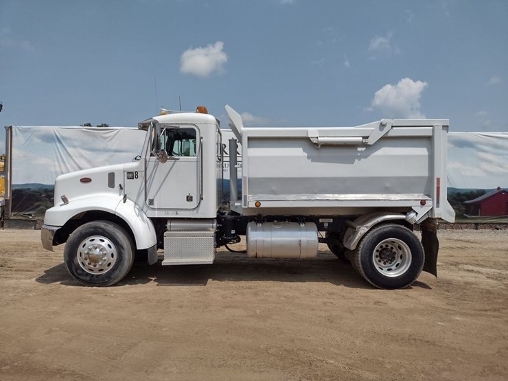 peterbilt-330-image-1
