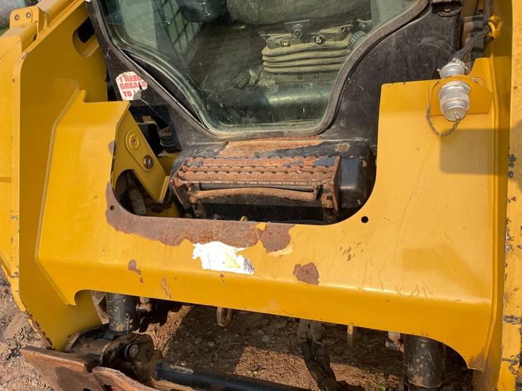 caterpillar-242d-image-13