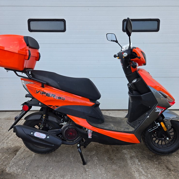 #8512 • Viper 150 moped