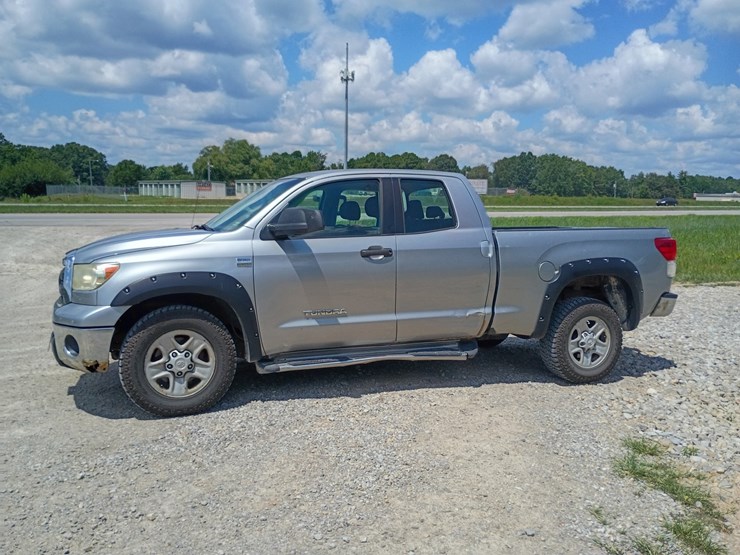2010-toyota-tundra-image-2
