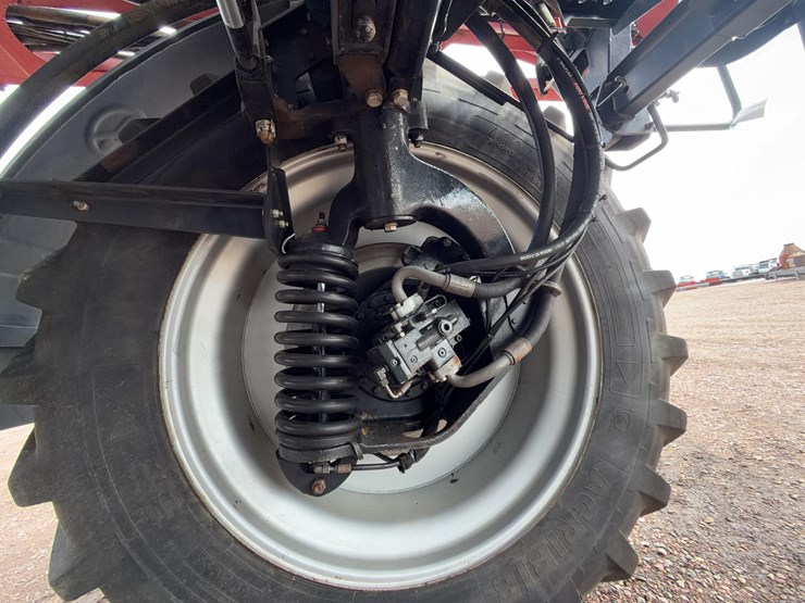 2009-case-ih-4420-self-propelled-sprayer-image-32