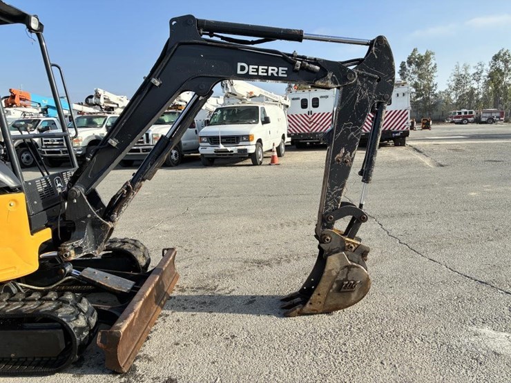 2017-deere-26g-image-6