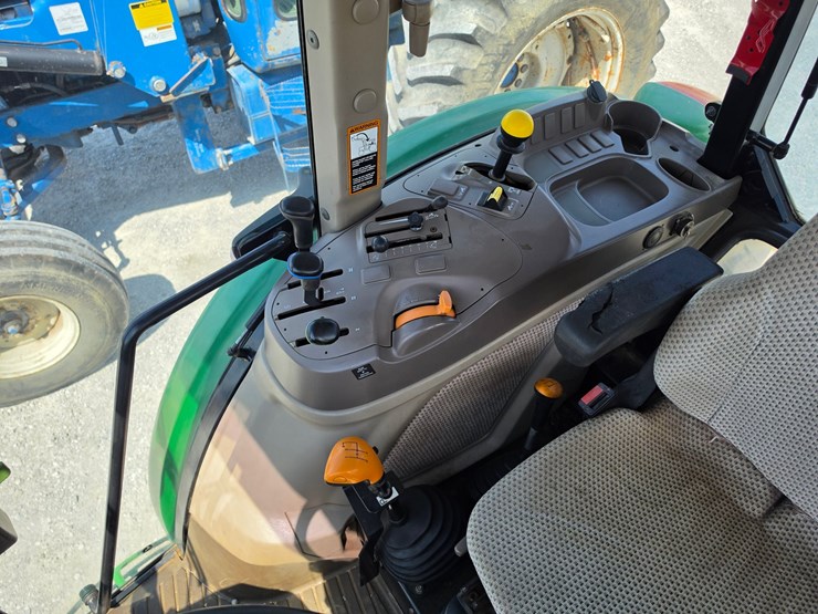 2016-john-deere-5085m-image-8