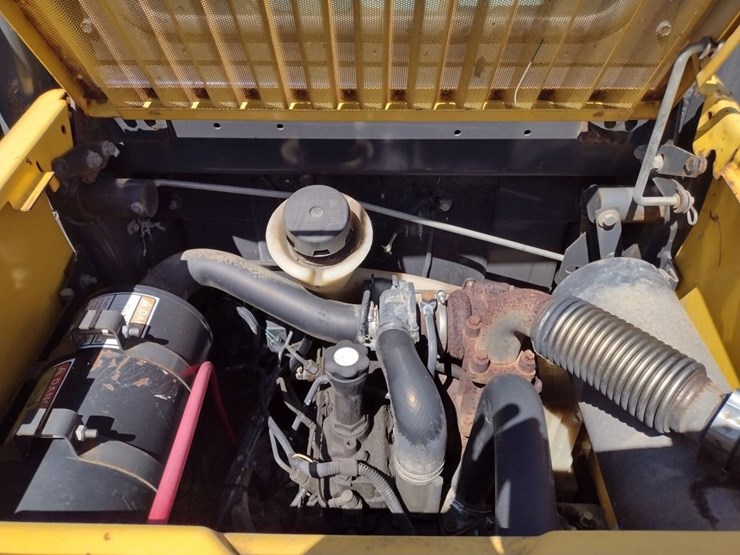 new-holland-l175-image-24