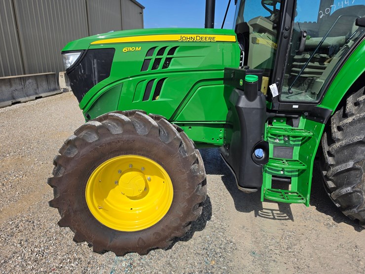 2019-john-deere-6110m-image-3