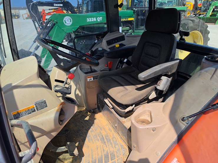 2015-kubota-m7060-image-13