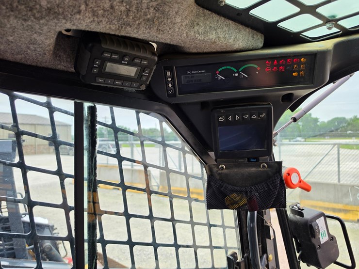 2018-deere-333g-image-10