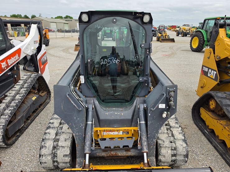 2015-deere-323e-image-4