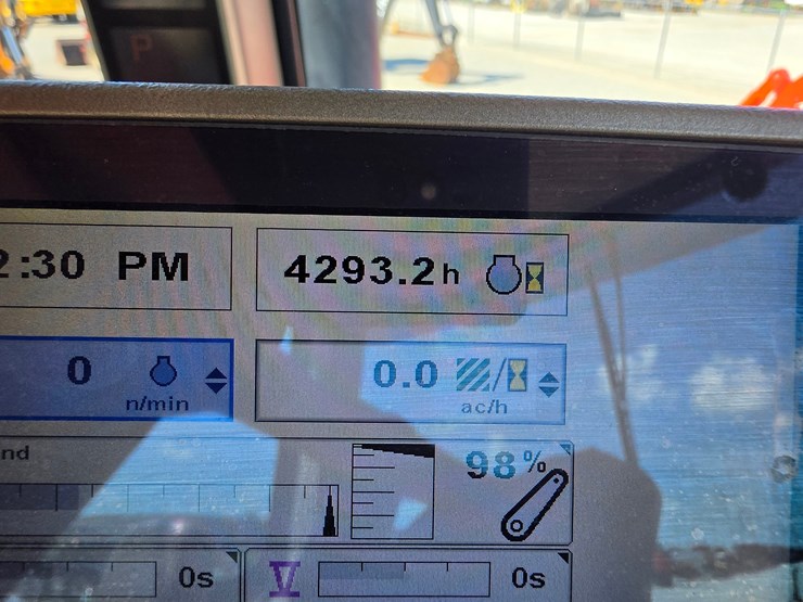 2012-john-deere-8335r-image-11