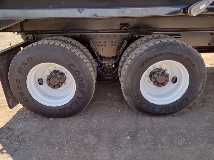 peterbilt-340-image-28