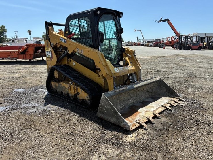 2023-caterpillar-259d3-image-2