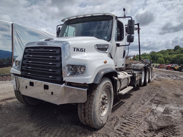 freightliner-114sd-image-38