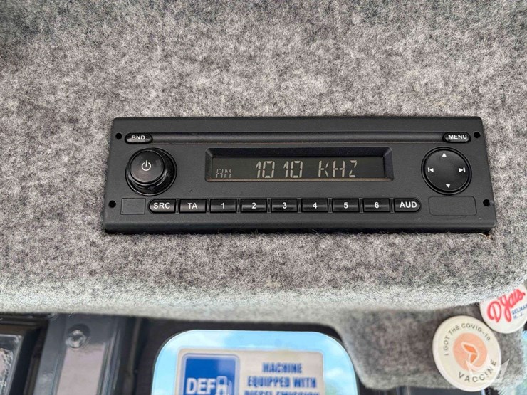 2020-deere-310l-image-19