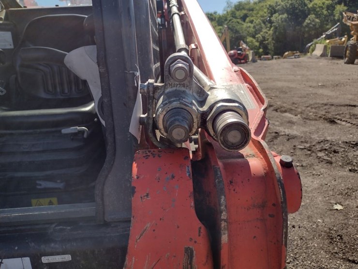 kubota-svl65-2-image-23