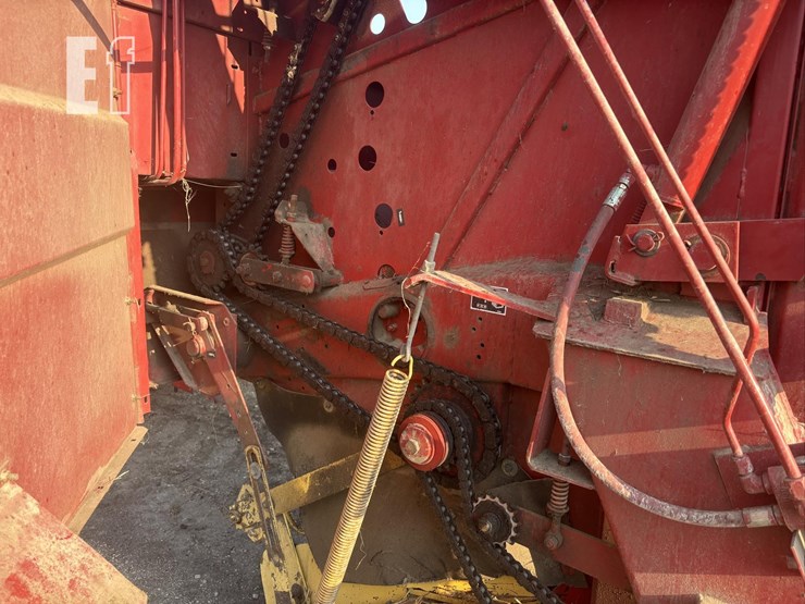 new-holland-660-image-4