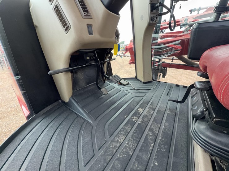 2009-case-ih-4420-self-propelled-sprayer-image-50