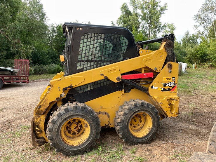 caterpillar-242d-image-8