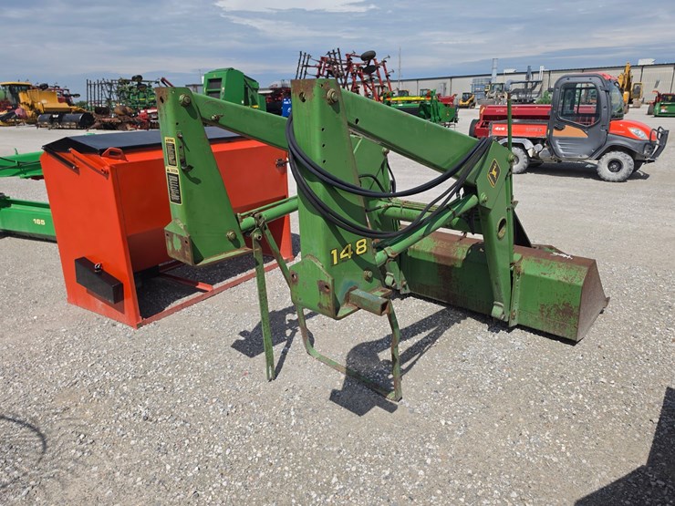 john-deere-148-image-4