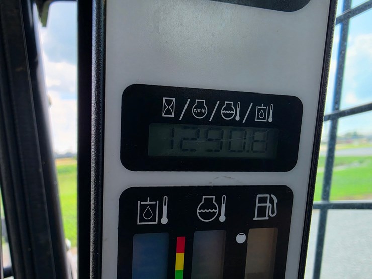 2016-new-holland-c232-image-12