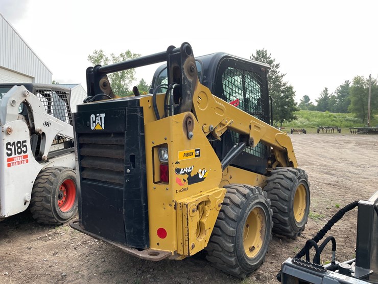 caterpillar-242d-image-5