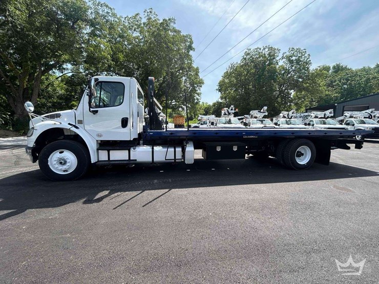2018-freightliner-m2-106-image-25